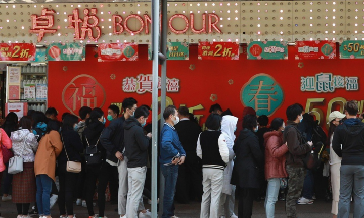 Tù nhân Hong Kong làm việc ngày đêm sản xuất khẩu trang